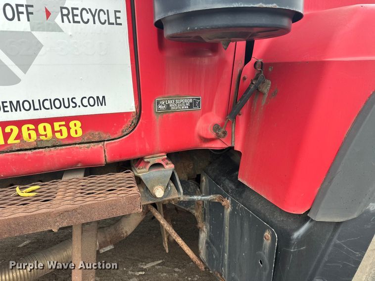 image for item EL0068 1995 Mack RD688S hook lift truck