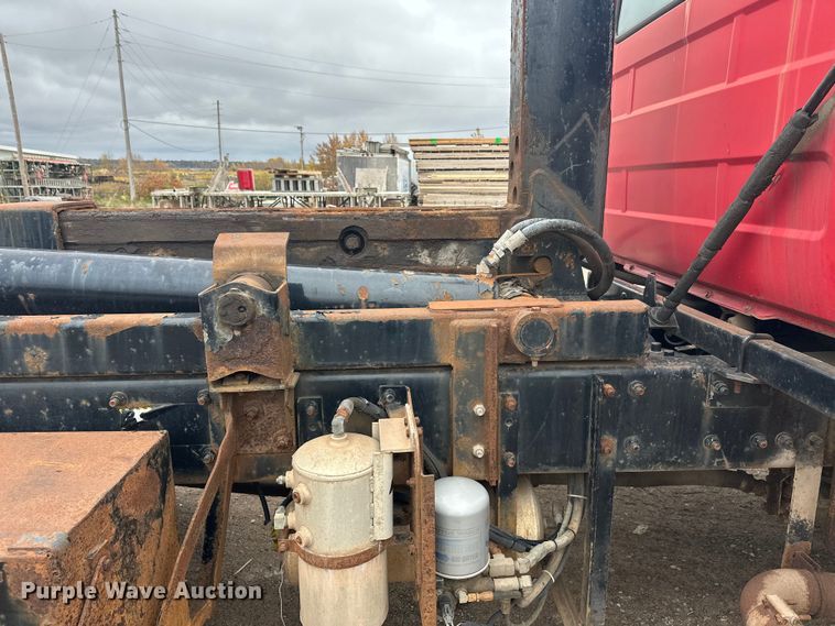 image for item EL0068 1995 Mack RD688S hook lift truck