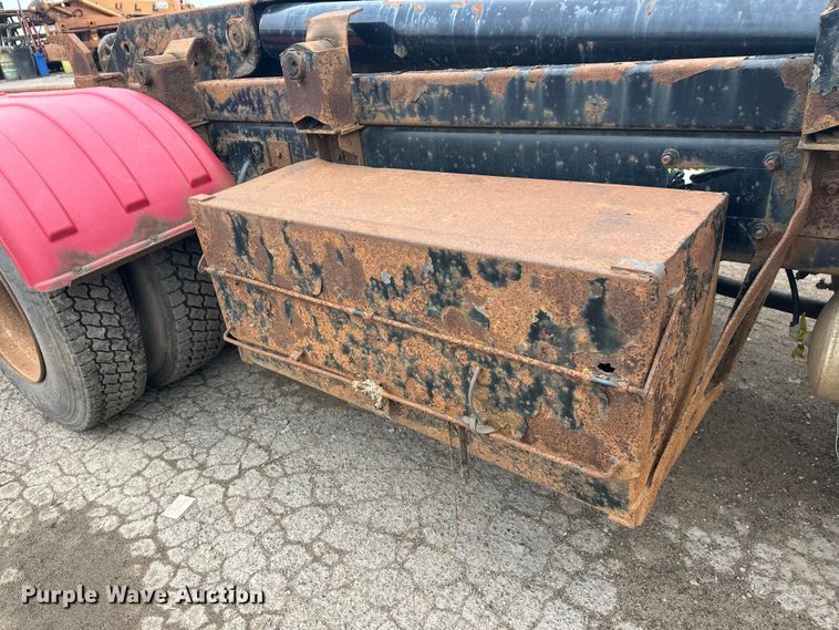 image for item EL0068 1995 Mack RD688S hook lift truck