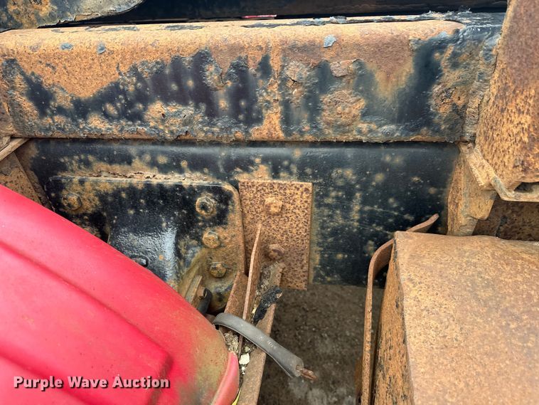 image for item EL0068 1995 Mack RD688S hook lift truck