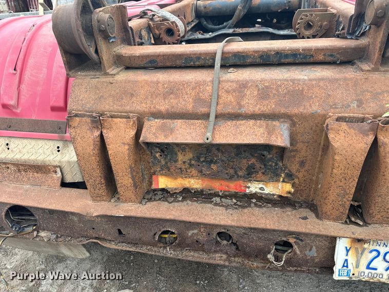 image for item EL0068 1995 Mack RD688S hook lift truck