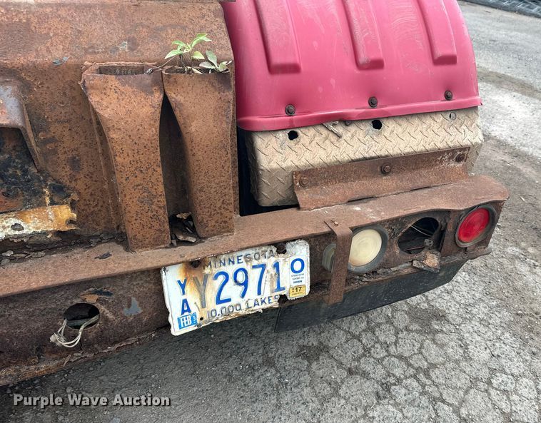 image for item EL0068 1995 Mack RD688S hook lift truck