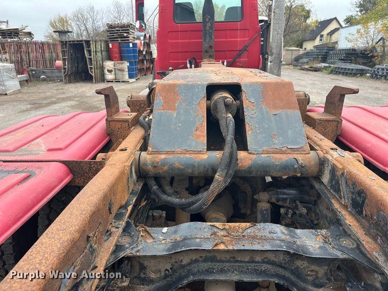 image for item EL0068 1995 Mack RD688S hook lift truck