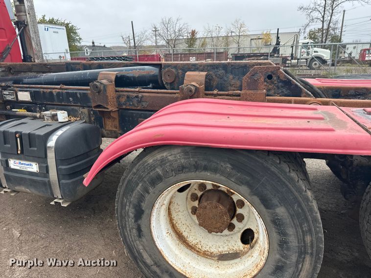 image for item EL0068 1995 Mack RD688S hook lift truck