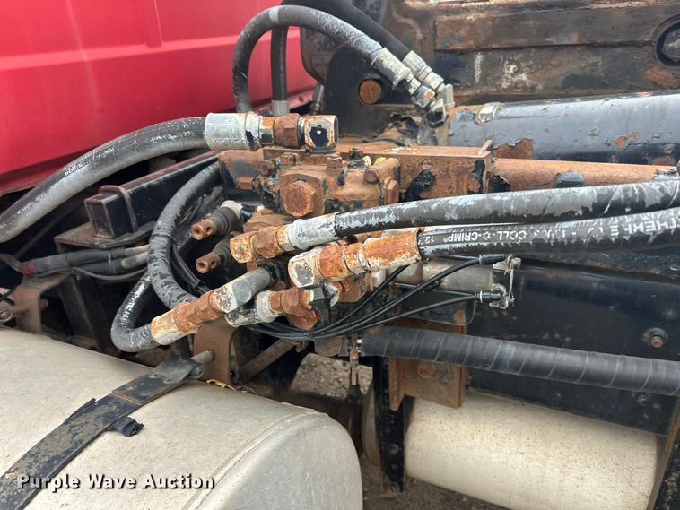 image for item EL0068 1995 Mack RD688S hook lift truck