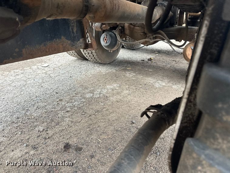 image for item EL0068 1995 Mack RD688S hook lift truck