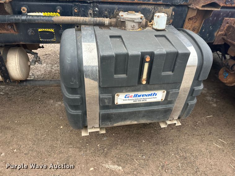 image for item EL0068 1995 Mack RD688S hook lift truck