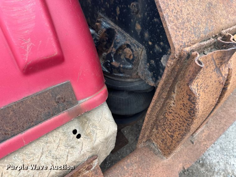 image for item EL0068 1995 Mack RD688S hook lift truck