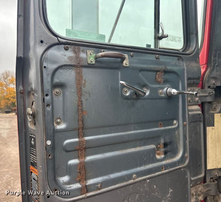 image for item EL0068 1995 Mack RD688S hook lift truck