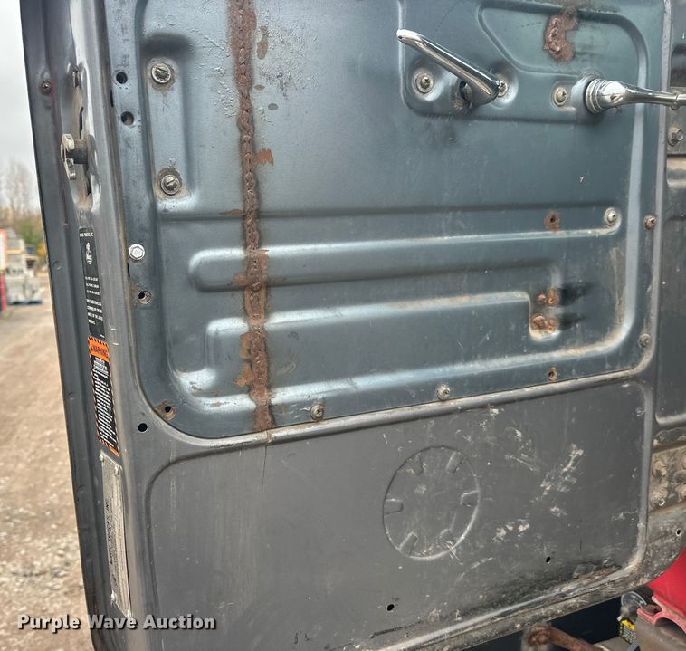 image for item EL0068 1995 Mack RD688S hook lift truck