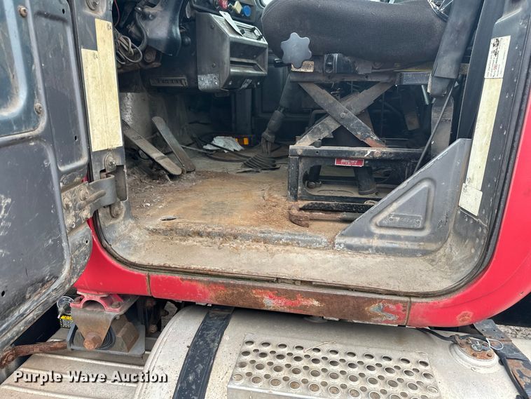 image for item EL0068 1995 Mack RD688S hook lift truck