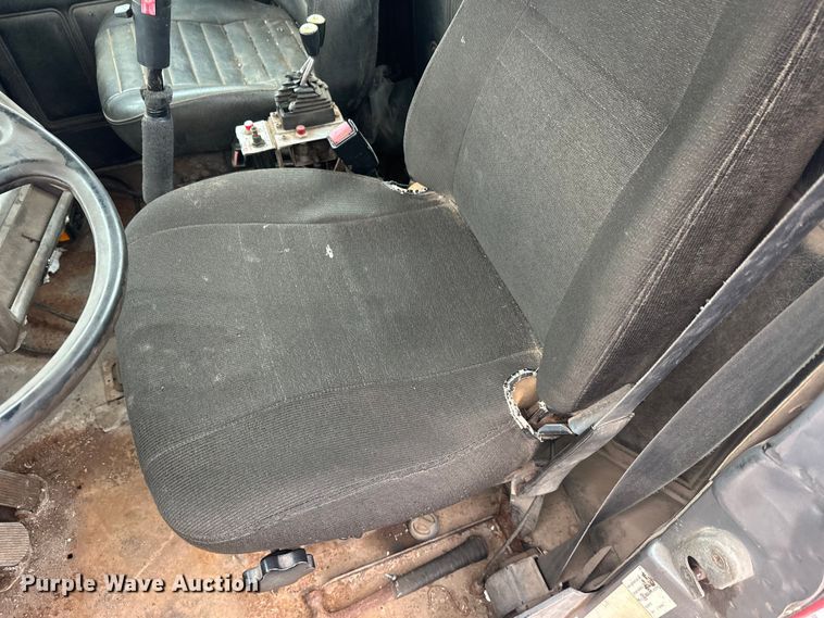 image for item EL0068 1995 Mack RD688S hook lift truck