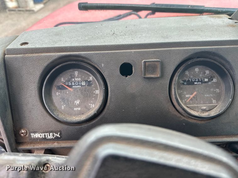 image for item EL0068 1995 Mack RD688S hook lift truck