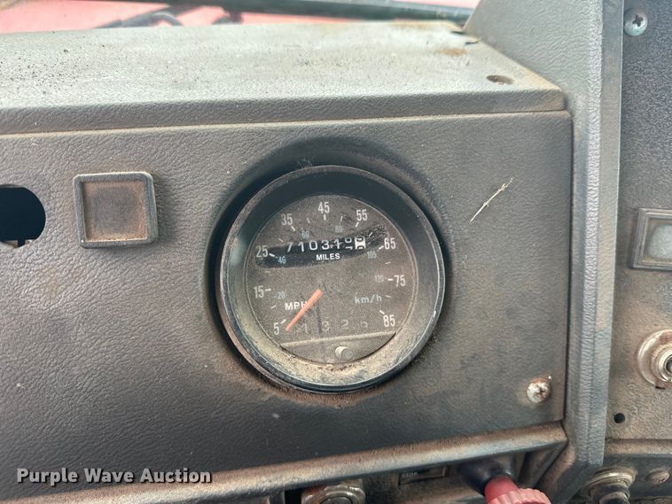 image for item EL0068 1995 Mack RD688S hook lift truck