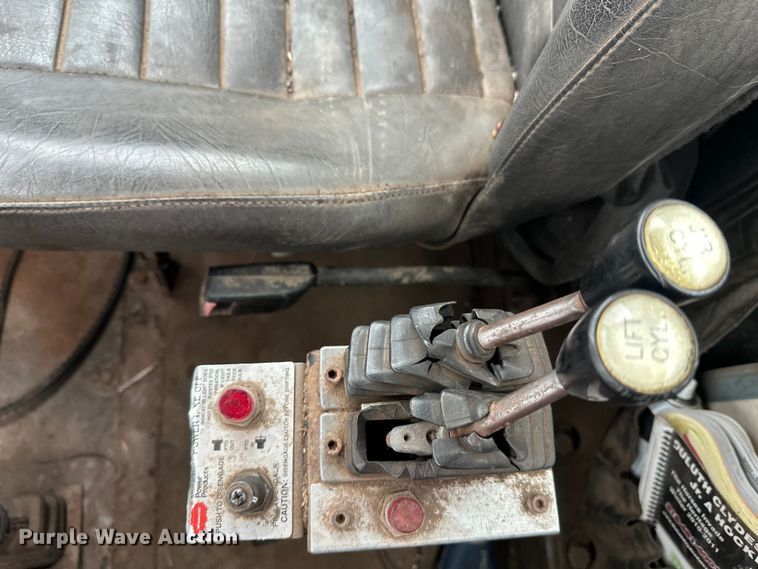 image for item EL0068 1995 Mack RD688S hook lift truck