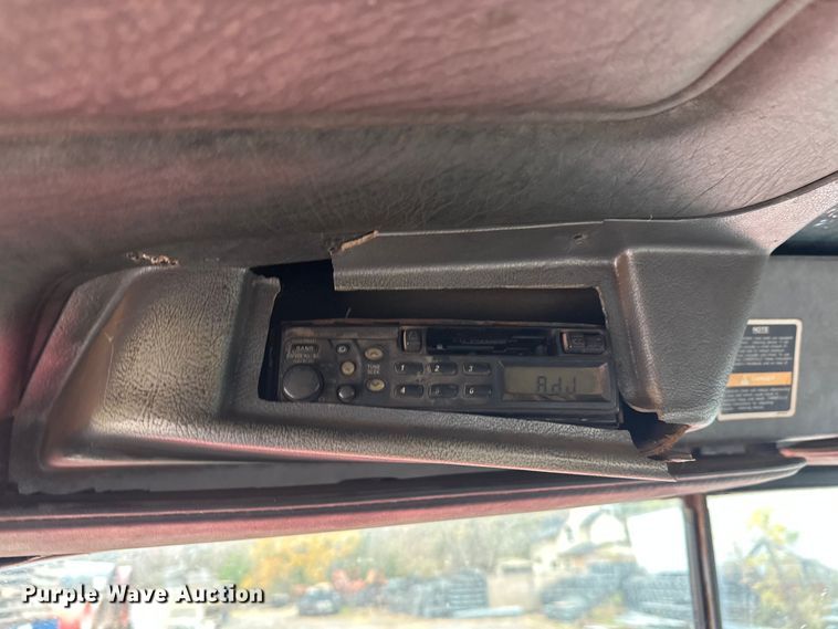 image for item EL0068 1995 Mack RD688S hook lift truck