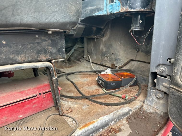 image for item EL0068 1995 Mack RD688S hook lift truck