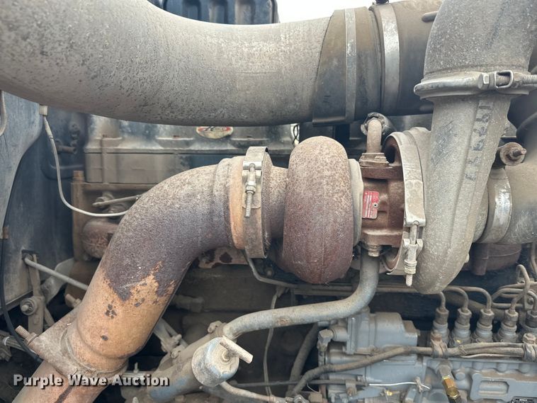 image for item EL0068 1995 Mack RD688S hook lift truck