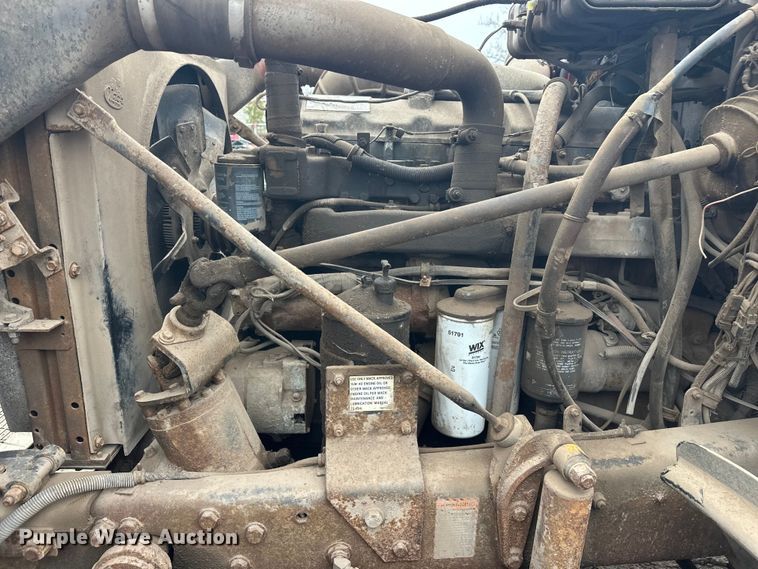 image for item EL0068 1995 Mack RD688S hook lift truck