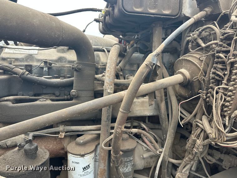 image for item EL0068 1995 Mack RD688S hook lift truck