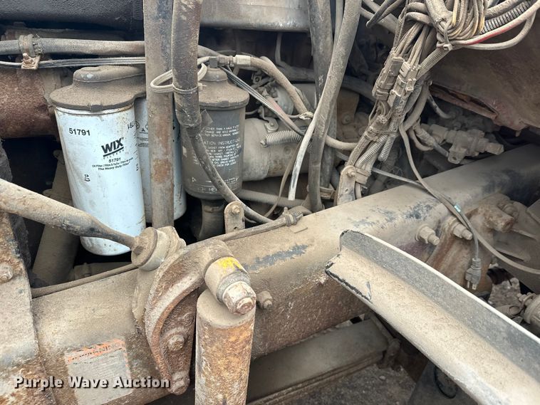 image for item EL0068 1995 Mack RD688S hook lift truck