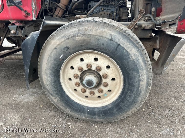 image for item EL0068 1995 Mack RD688S hook lift truck