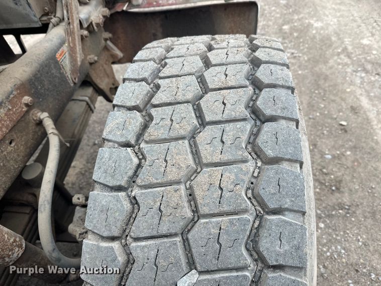 image for item EL0068 1995 Mack RD688S hook lift truck