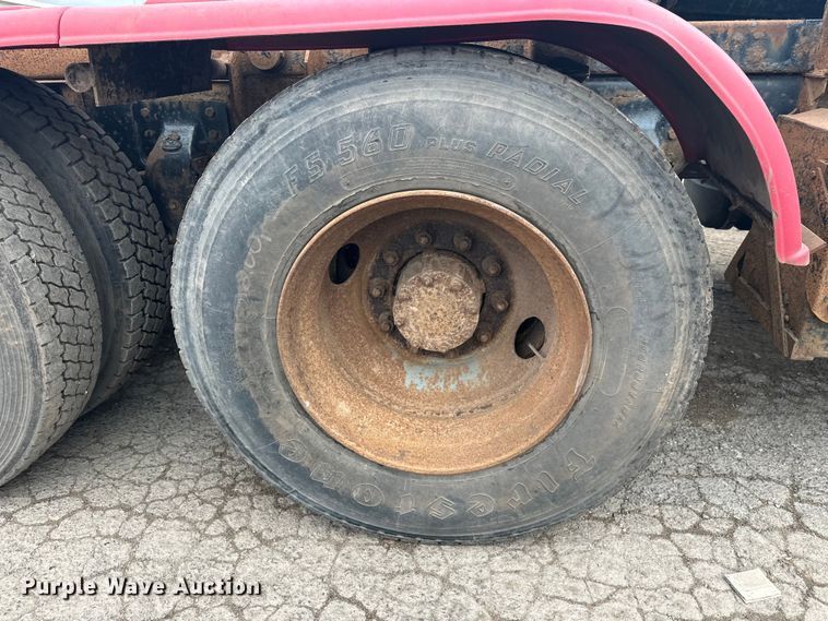 image for item EL0068 1995 Mack RD688S hook lift truck