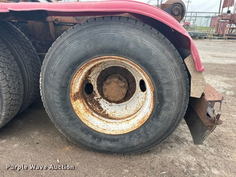 image for item EL0068 1995 Mack RD688S hook lift truck