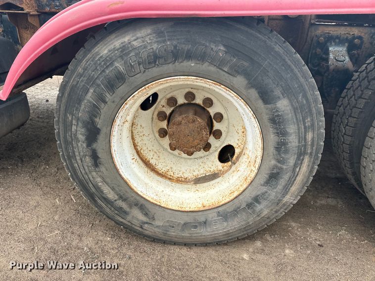 image for item EL0068 1995 Mack RD688S hook lift truck