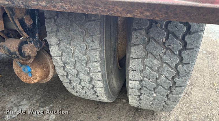 image for item EL0068 1995 Mack RD688S hook lift truck