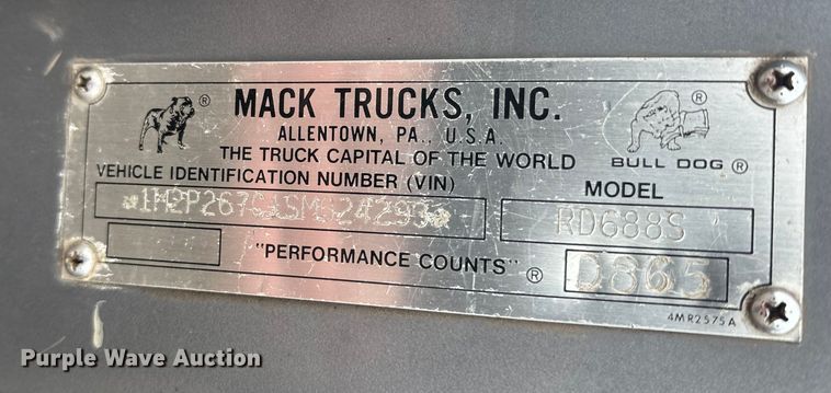 image for item EL0068 1995 Mack RD688S hook lift truck