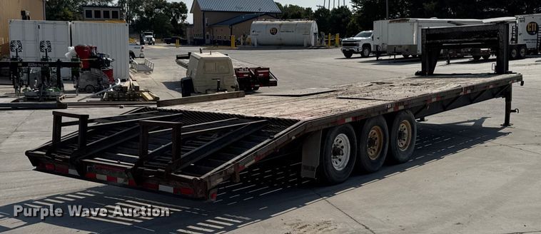 image for item EM2353 2006 Trailerman HHG8255R21 equipment trailer