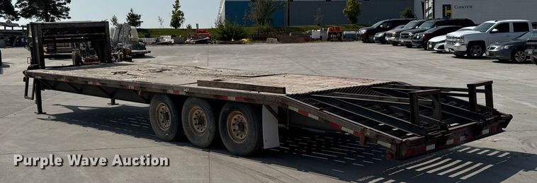 image for item EM2353 2006 Trailerman HHG8255R21 equipment trailer