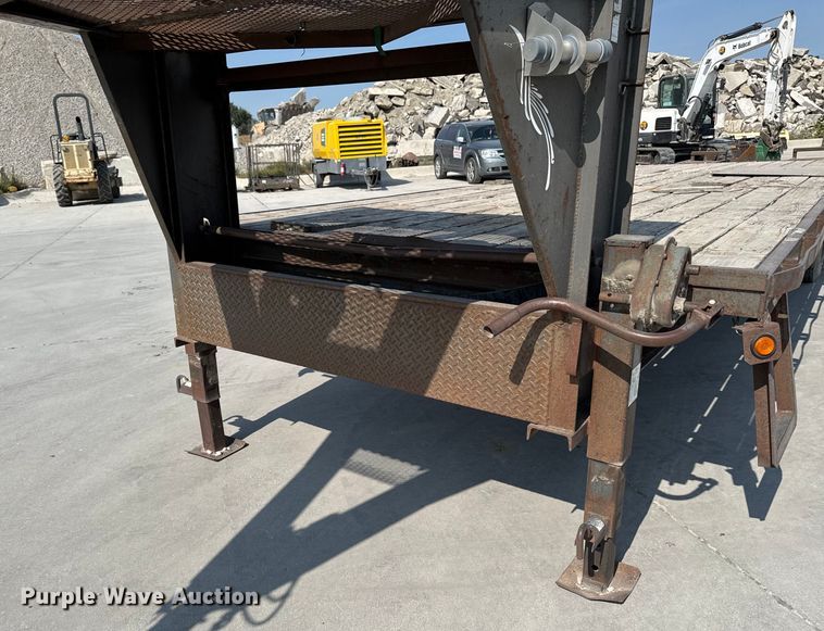 image for item EM2353 2006 Trailerman HHG8255R21 equipment trailer