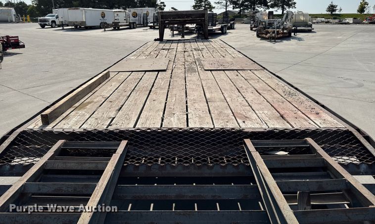 image for item EM2353 2006 Trailerman HHG8255R21 equipment trailer