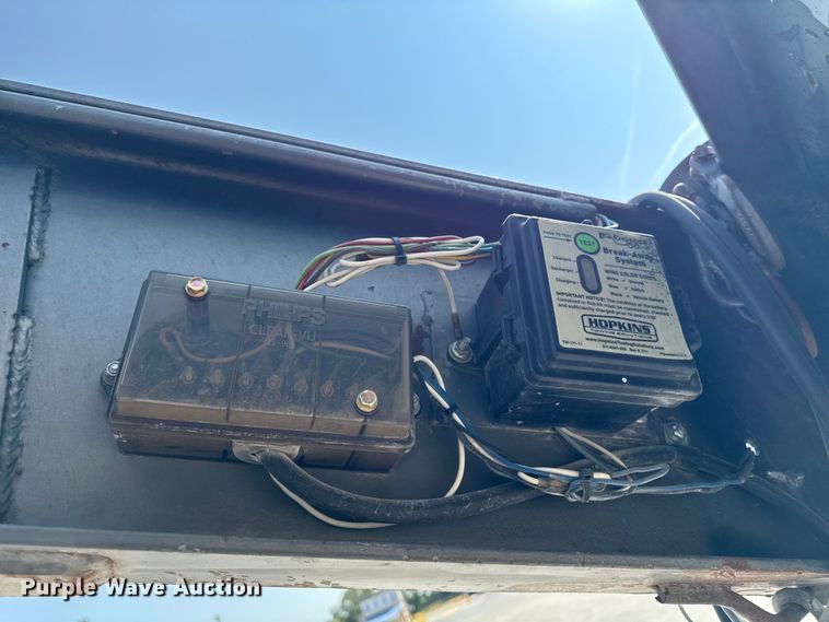 image for item EM2353 2006 Trailerman HHG8255R21 equipment trailer