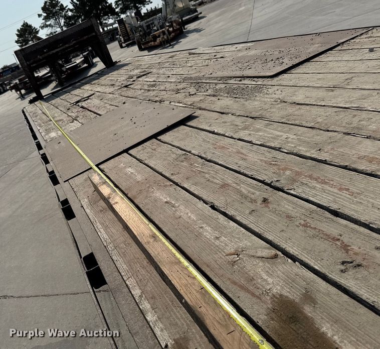 image for item EM2353 2006 Trailerman HHG8255R21 equipment trailer