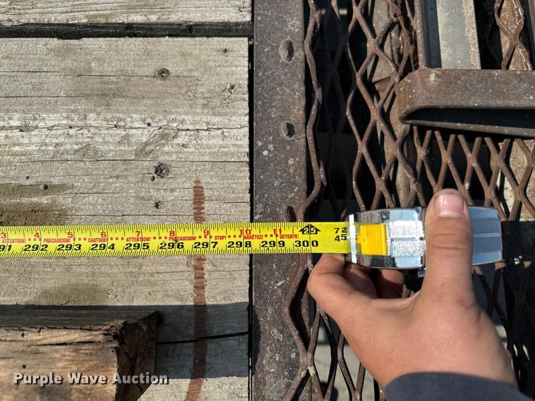 image for item EM2353 2006 Trailerman HHG8255R21 equipment trailer