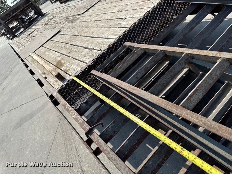 image for item EM2353 2006 Trailerman HHG8255R21 equipment trailer