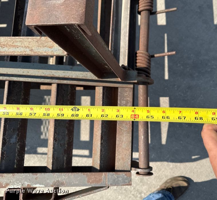 image for item EM2353 2006 Trailerman HHG8255R21 equipment trailer