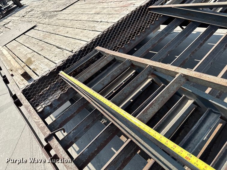 image for item EM2353 2006 Trailerman HHG8255R21 equipment trailer