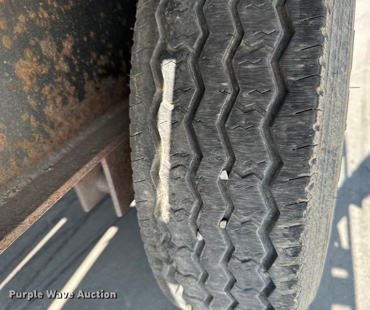 image for item EM2353 2006 Trailerman HHG8255R21 equipment trailer