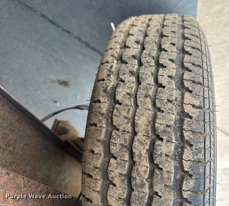 image for item EM2356 2001 United Express Line Inc enclosed cargo trailer