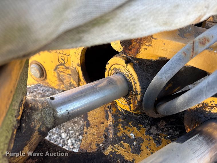 image for item EM6185 1996 John Deere 310D backhoe