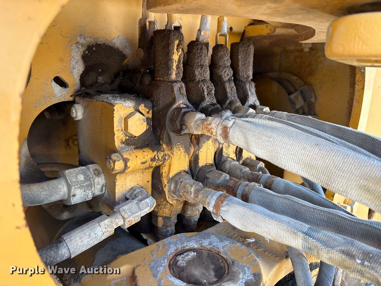 image for item EM6185 1996 John Deere 310D backhoe