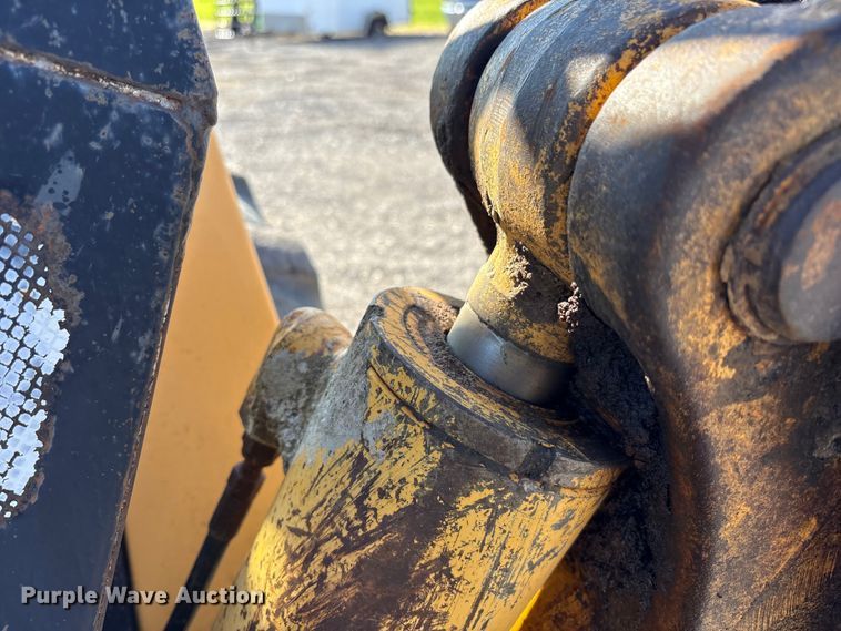 image for item EM6185 1996 John Deere 310D backhoe