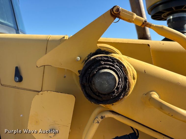 image for item EM6185 1996 John Deere 310D backhoe