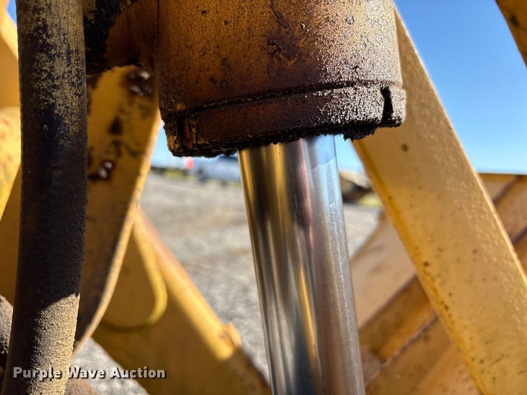 image for item EM6185 1996 John Deere 310D backhoe