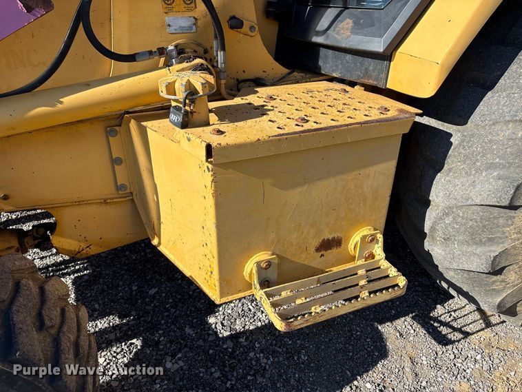 image for item EM6185 1996 John Deere 310D backhoe